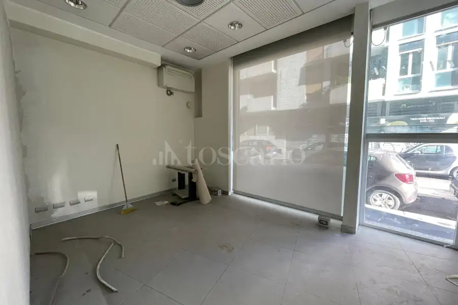 Negozio in vendita di 180 mq a €439.000 (rif. 6/2026)