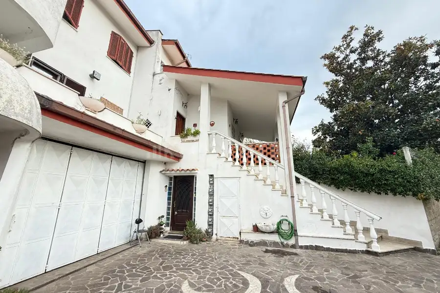 Villa Bifamiliare in vendita di 354 mq a €799.000 (rif. 13/2025)