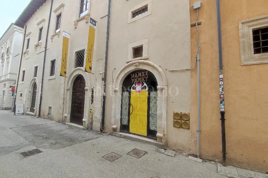 Negozio in affitto di 20 mq a €450 (rif. 15/2026)