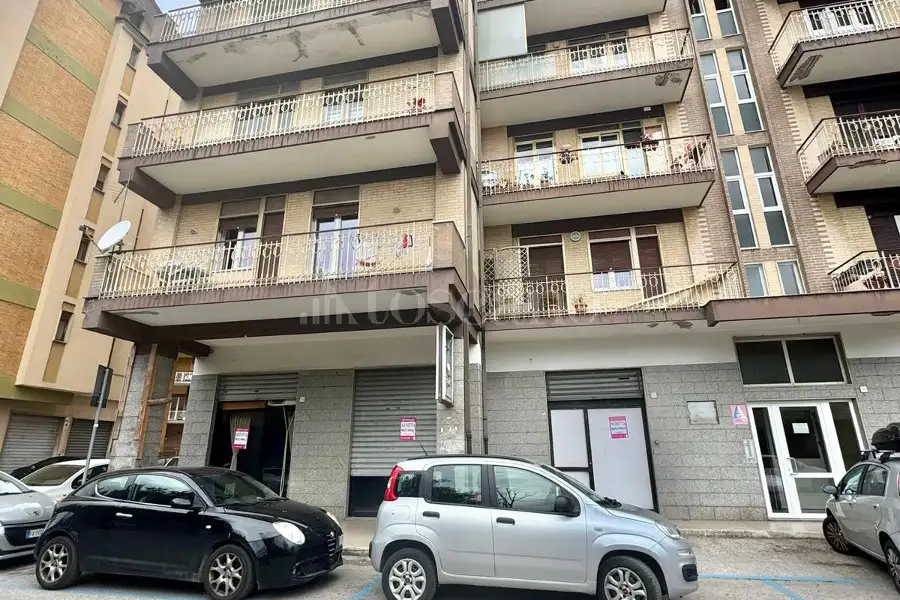Negozio in affitto di 600 mq a €2.500 (rif. 51/2026)