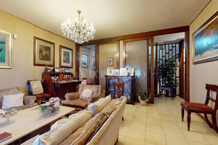 Villa Bifamiliare in vendita di 210 mq a €355.000 (rif. 12/2026)