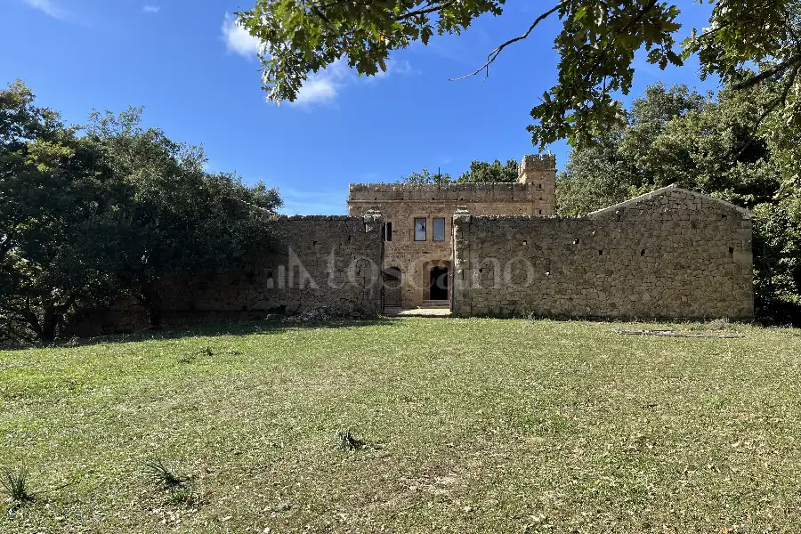 Casale in vendita di 860 mq trattativa riservata (rif. 258/2025)