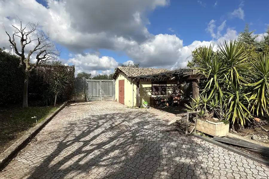 Casale in vendita di 747 mq a €790.000 (rif. 11/2026)