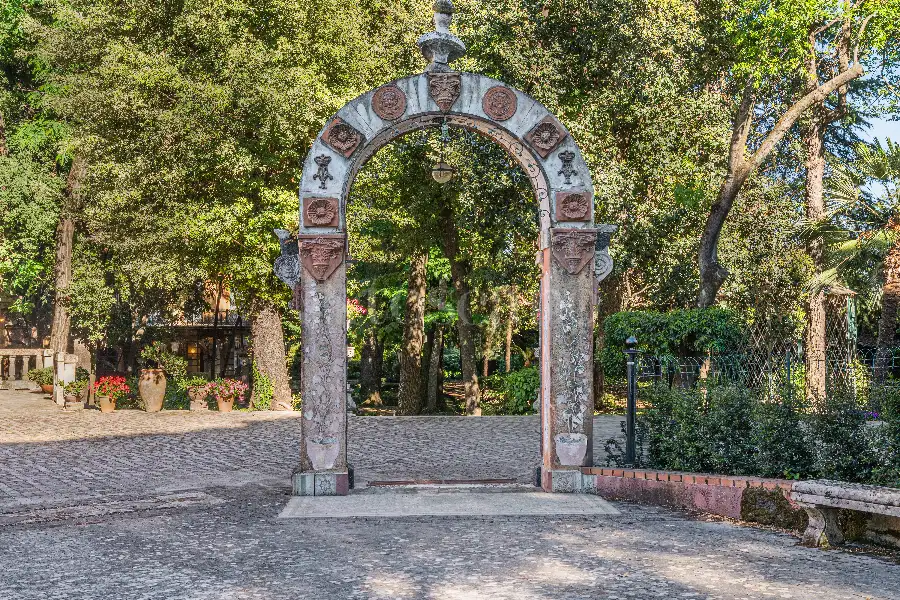 Villa in vendita di 1.200 mq a €4.250.000 (rif. 61/2026)