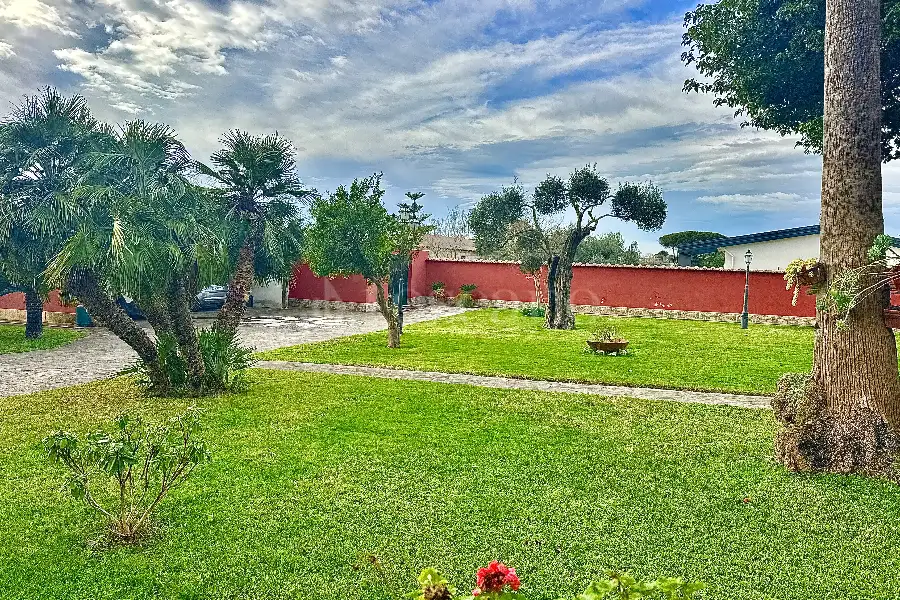 Villa in vendita di 300 mq a €445.000 (rif. 11/2025)