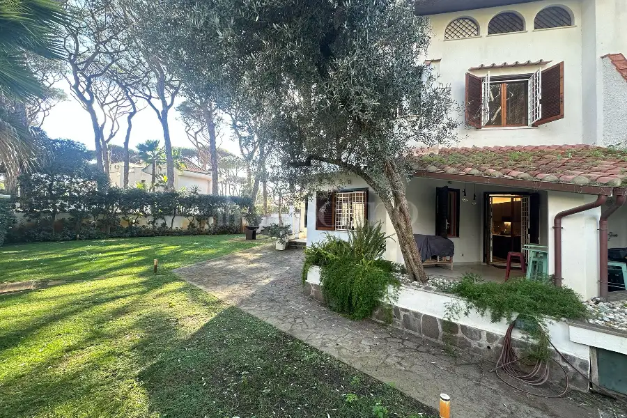 Villa Plurifamiliare in vendita di 180 mq a €1.200.000 (rif. 16/2026)