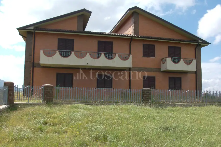 Villa in vendita di 350 mq a €70.000 (rif. 25/2017)