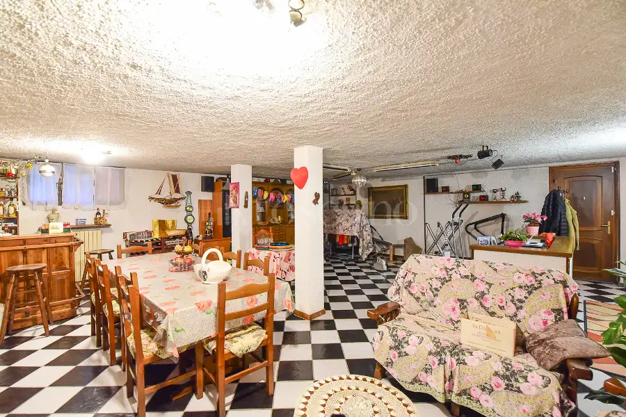 Villa in vendita di 300 mq a €390.000 (rif. 4/2026)