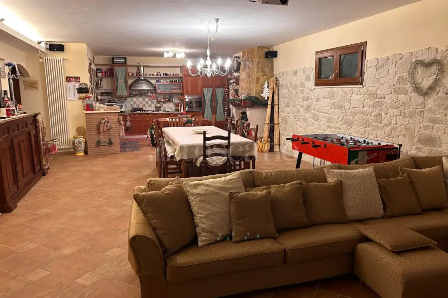 Villa in vendita di 650 mq a €998.000 (rif. 10/2024)