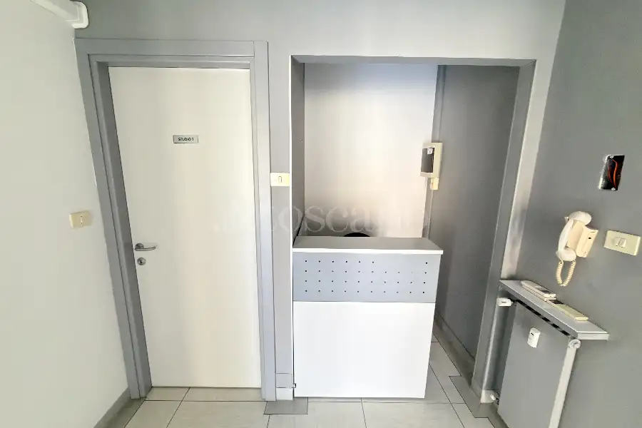 Negozio in vendita di 100 mq a €375.000 (rif. 14/2026)