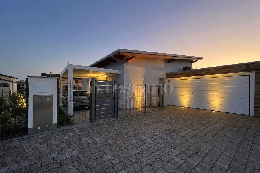Villa in vendita di 117 mq a €495.000 (rif. 131/2026)