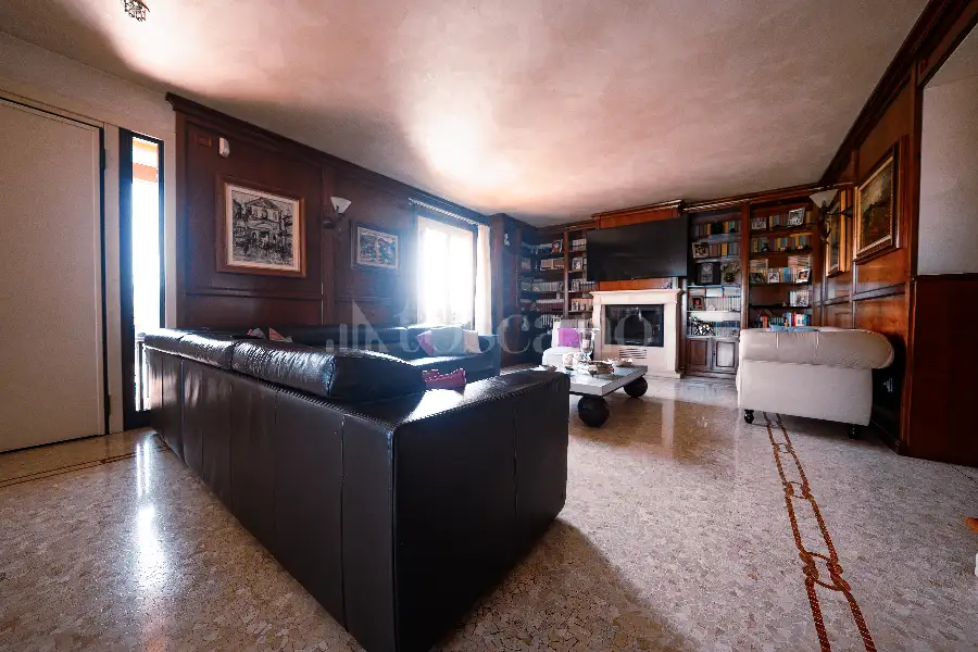 Casa Indipendente in vendita di 340 mq a €1.490.000 (rif. 24/2026)