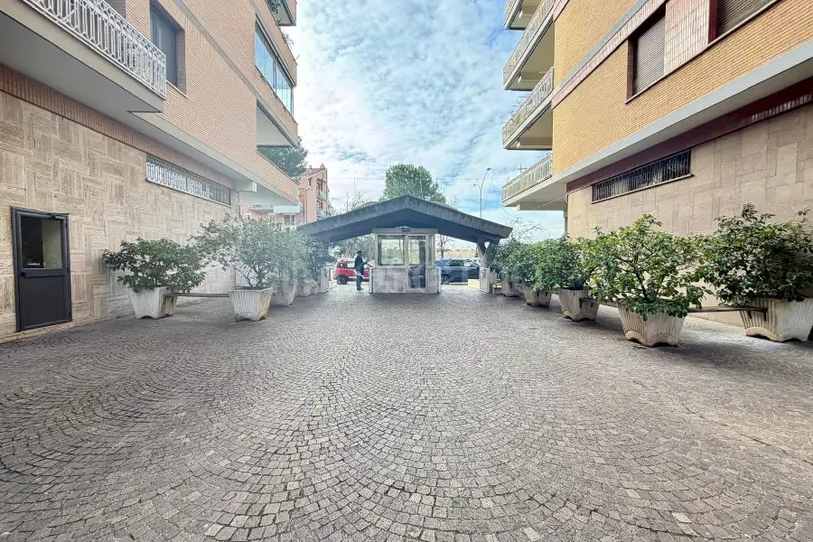 Ufficio in affitto di 200 mq a €2.500 (rif. 12/2026)