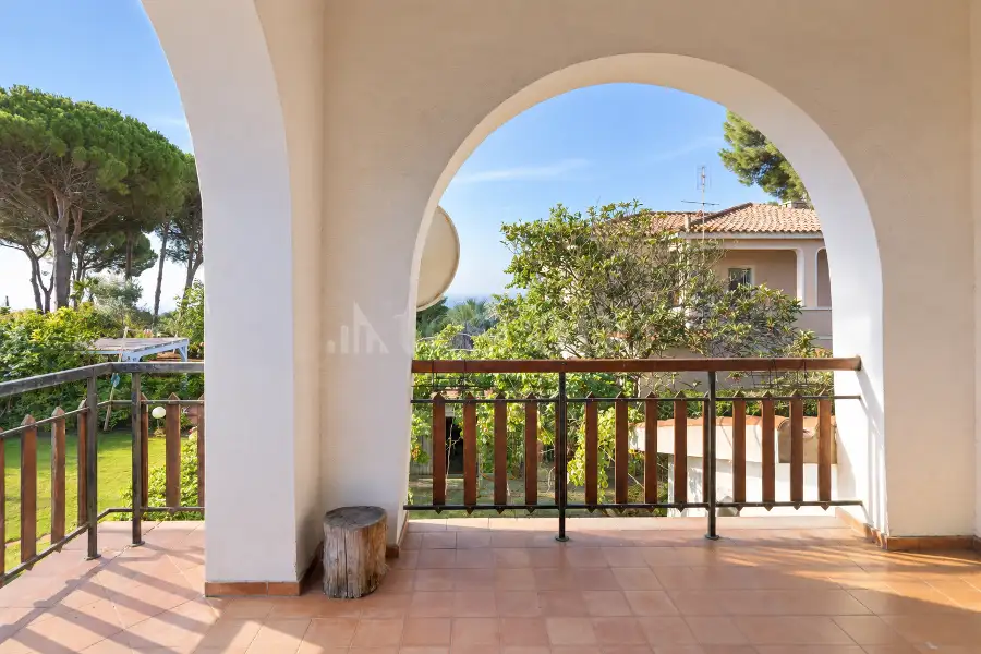 Villa in vendita di 330 mq a €1.150.000 (rif. 33/2026)