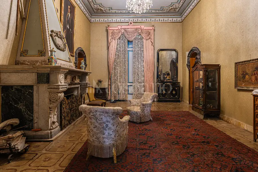 Villa in vendita di 1.200 mq a €4.250.000 (rif. 61/2026)