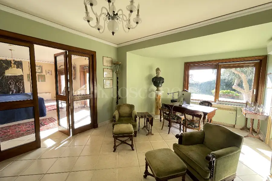 Villa in vendita di 500 mq a €1.500.000 (rif. 45/2025)