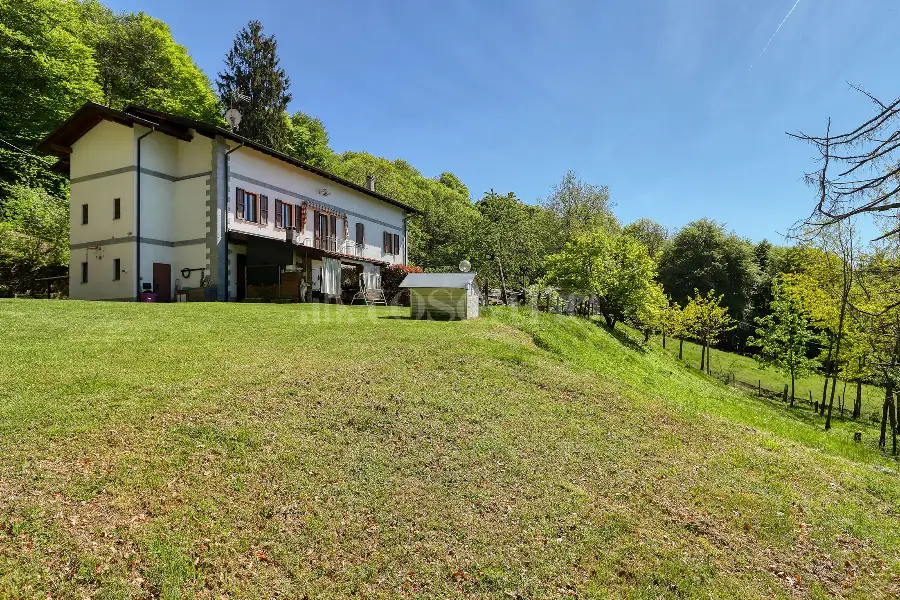 Casa Indipendente in vendita di 700 mq a €850.000 (rif. 146/2026)
