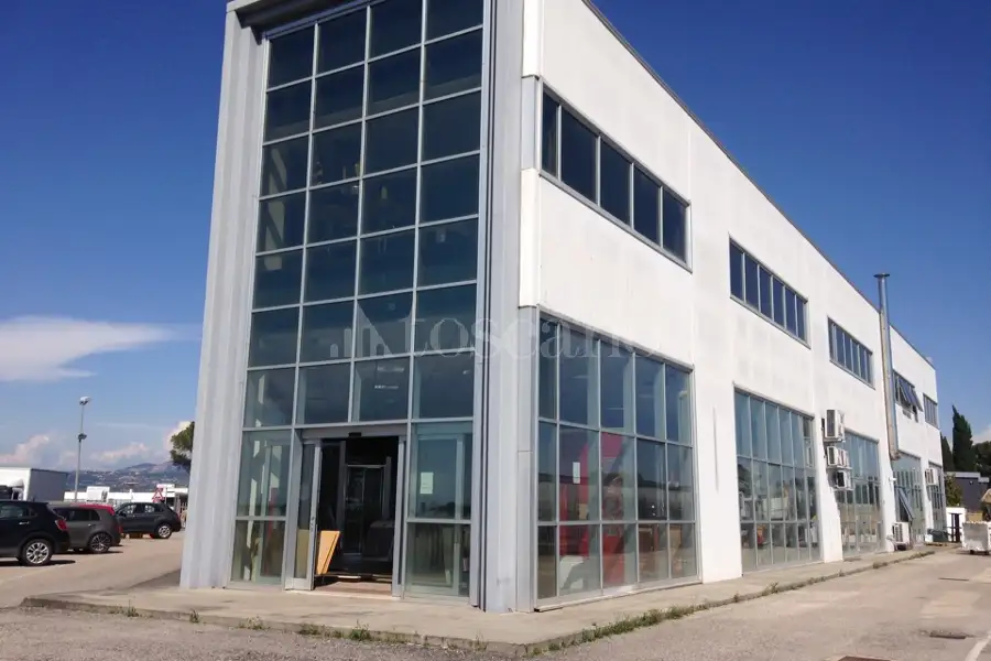 Negozio in vendita di 200 mq a €210.000 (rif. 55/2026)