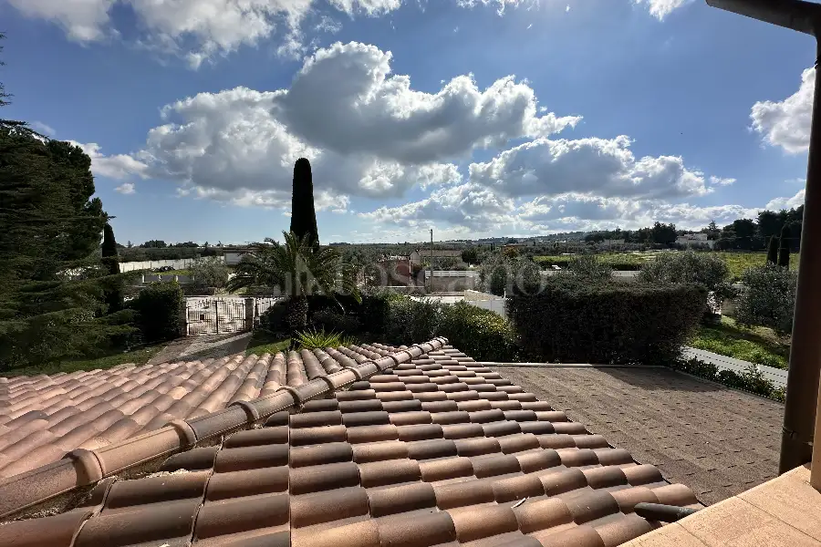 Casale in vendita di 747 mq a €790.000 (rif. 11/2026)