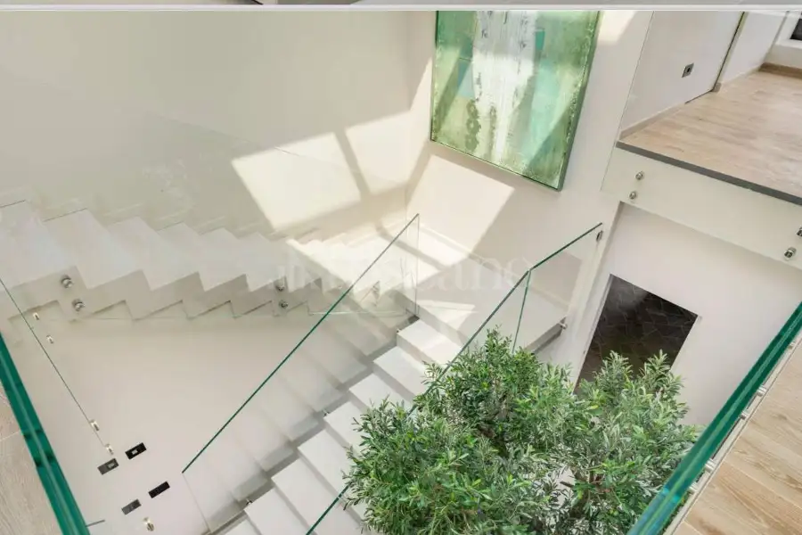 Villa in vendita di 800 mq a €5.500.000 (rif. 34/2026)