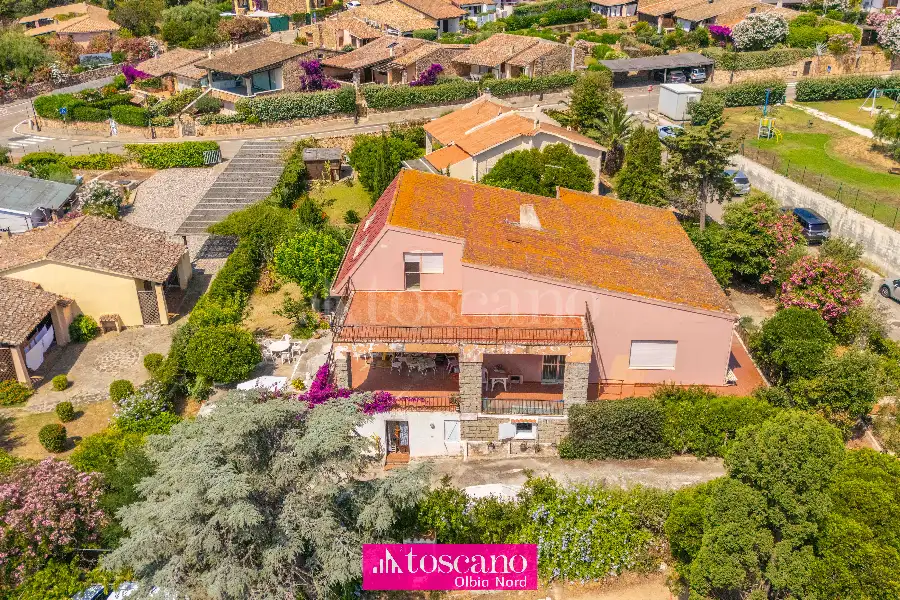 Villa in vendita di 330 mq a €1.500.000 (rif. 42/2026)