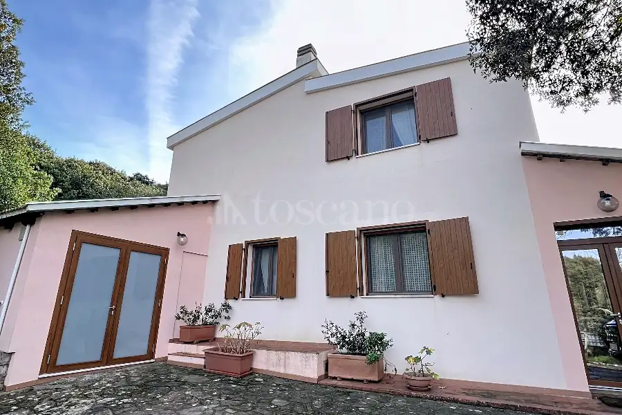 Villa in vendita di 342 mq a €430.000 (rif. 196/2025)