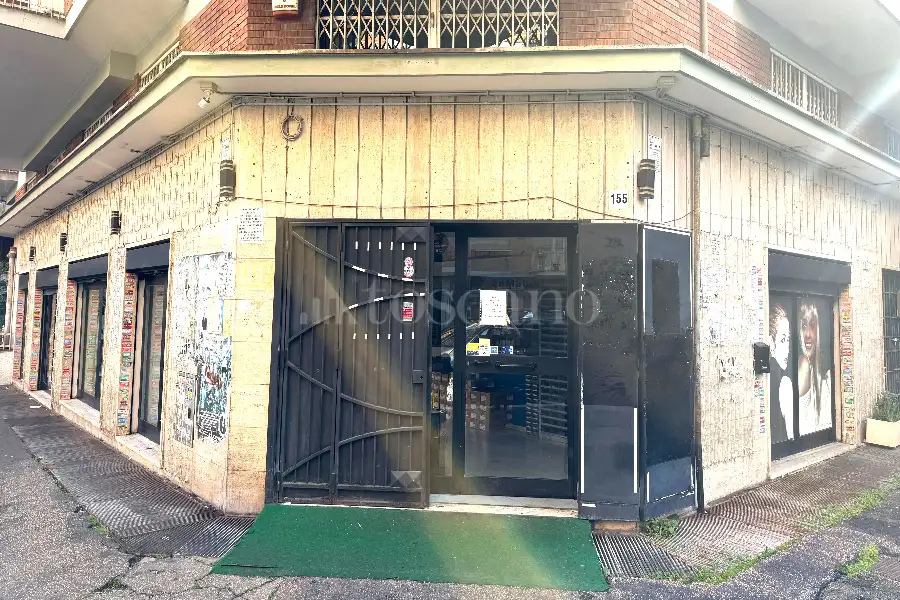 Negozio in vendita di 350 mq a €339.000 (rif. 6/2026)