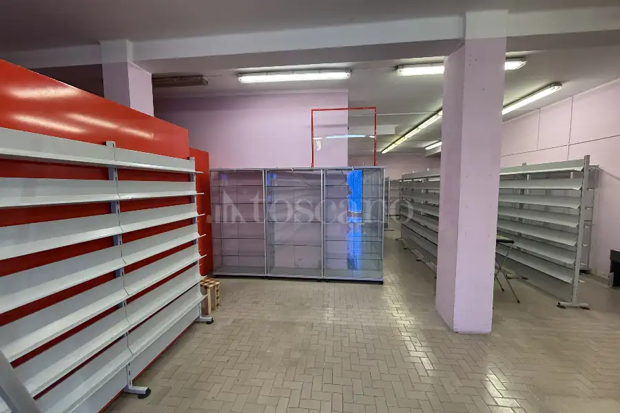 Negozio in vendita di 150 mq a €99.000 (rif. 15/2026)