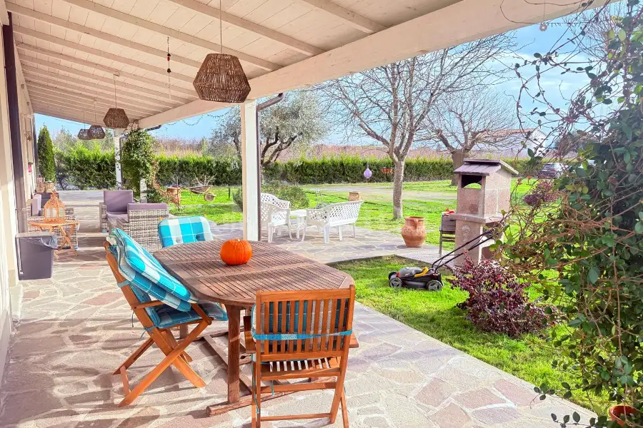 Casale in vendita di 300 mq a €990.000 (rif. 9/2026)
