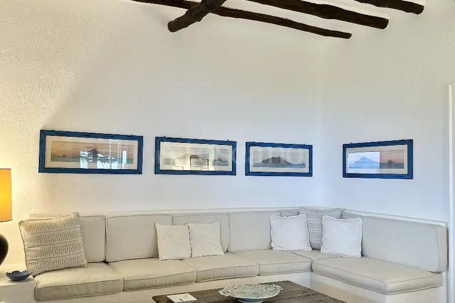 Villa in vendita di 1.000 mq a €1.990.000 (rif. 41/2025)