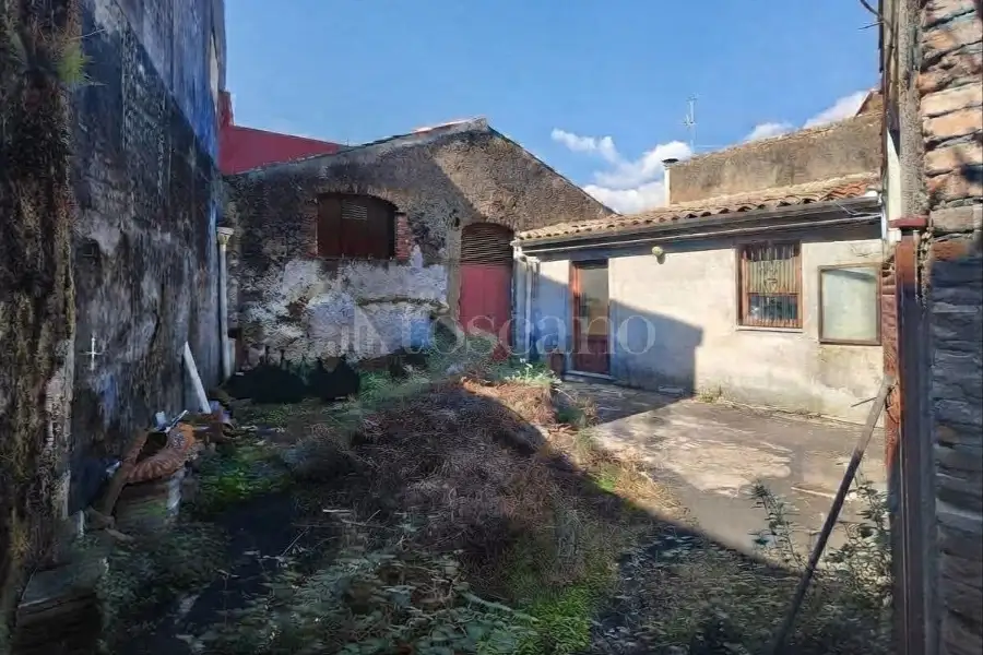Casa Indipendente in vendita di 416 mq a €298.000 (rif. 174/2026)