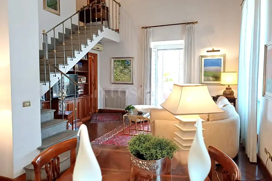 Casale in vendita di 560 mq a €1.250.000 (rif. 3/2026)
