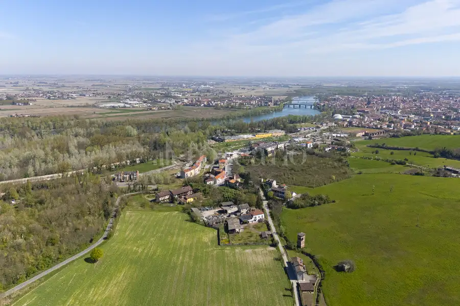 Casale in vendita di 1.000 mq a €1.150.000 (rif. 5/2026)
