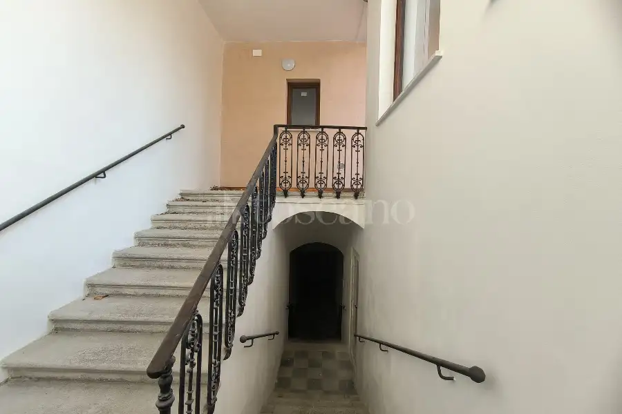 Casa Indipendente in vendita di 300 mq a €450.000 (rif. 32/2026)