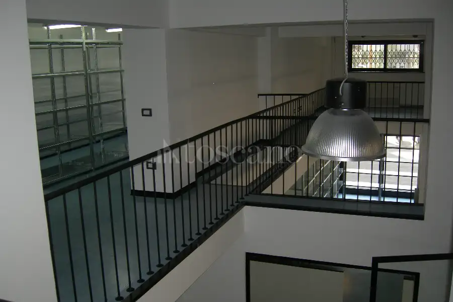 Negozio in vendita di 350 mq a €339.000 (rif. 6/2026)