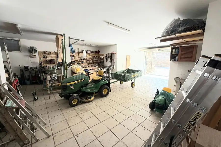Villa Bifamiliare in vendita di 400 mq a €829.000 (rif. 33/2026)