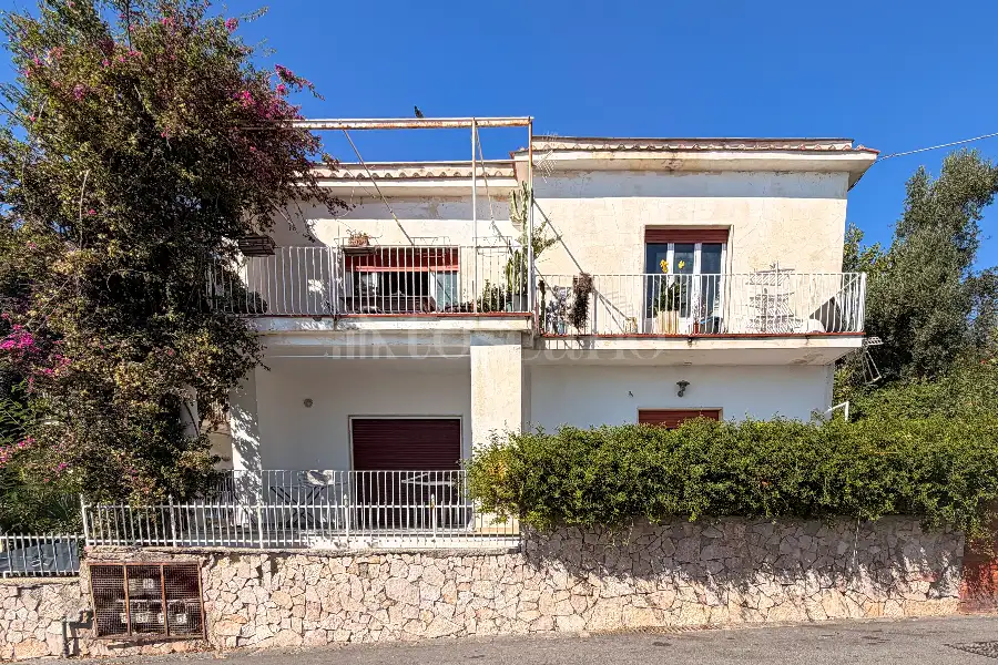 Casa in vendita di 210 mq a €990.000 (rif. 50/2026)