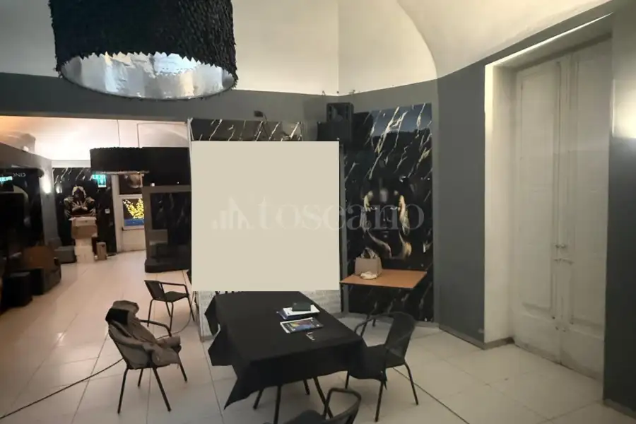 Villa in affitto di 4.735 mq a €6.500 (rif. 6/2026)