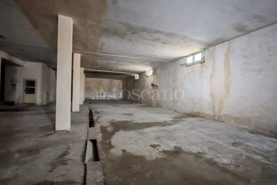 Magazzino in affitto di 300 mq a €1.200 (rif. 21/2026)