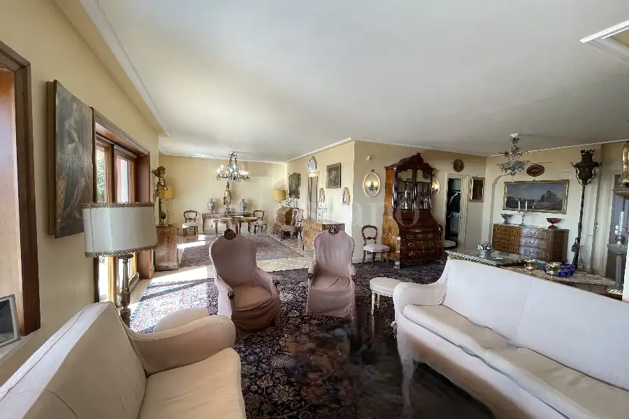 Villa in vendita di 500 mq a €1.500.000 (rif. 45/2025)
