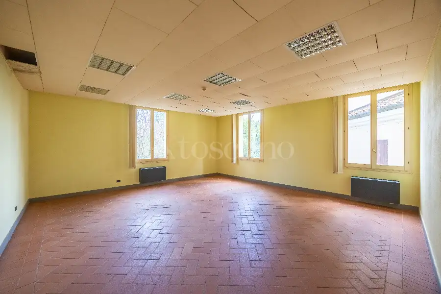 Villa in vendita di 2.660 mq a €950.000 (rif. 43/2025)
