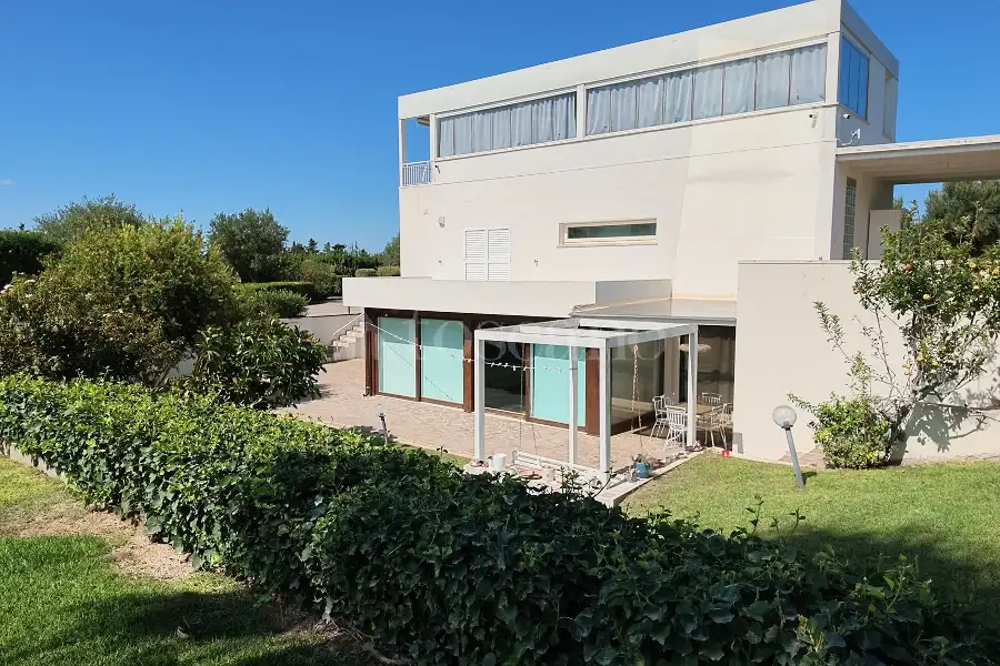 Casa Indipendente in vendita di 250 mq a €879.000 (rif. 203/2026)