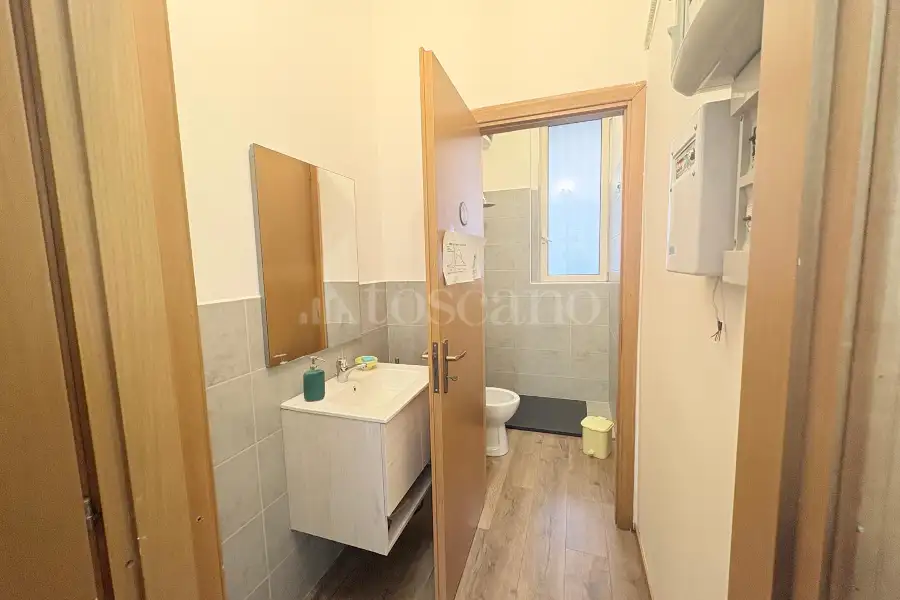 Negozio in vendita di 160 mq a €219.000 (rif. 10/2026)