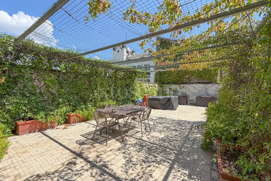 Casa in vendita di 240 mq a €3.290.000 (rif. 106/2026)