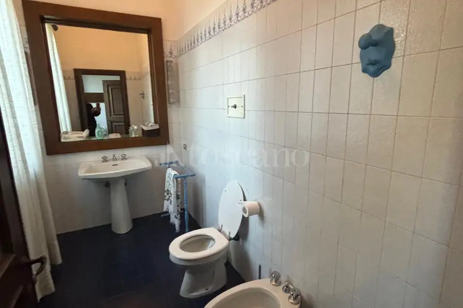 Villa Plurifamiliare in vendita di 370 mq a €1.200.000 (rif. 43/2025)