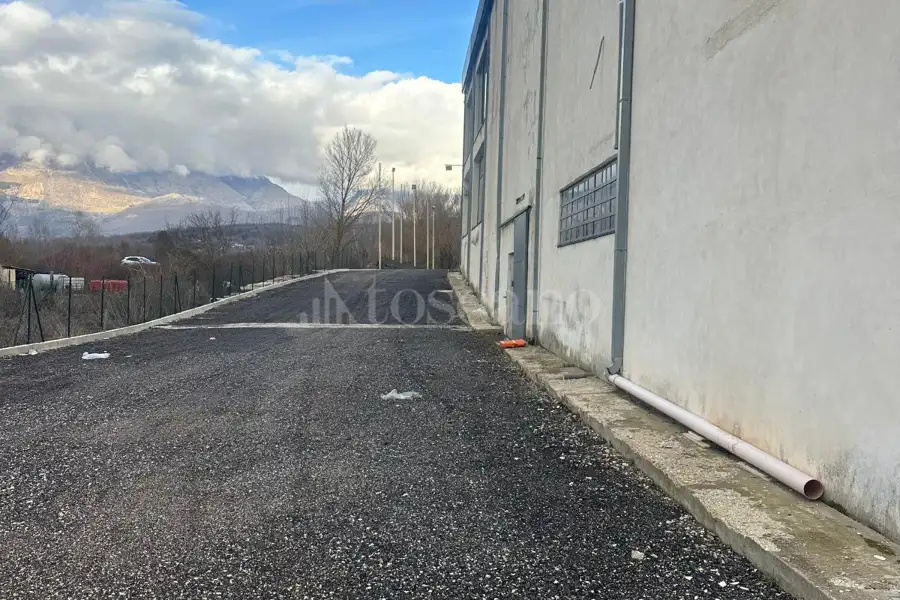 Negozio in affitto di 2.100 mq trattativa riservata (rif. 4/2026)