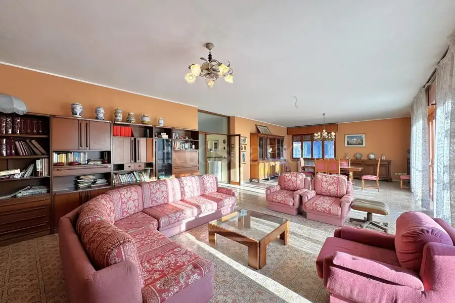 Casa in vendita di 450 mq a €690.000 (rif. 16/2026)