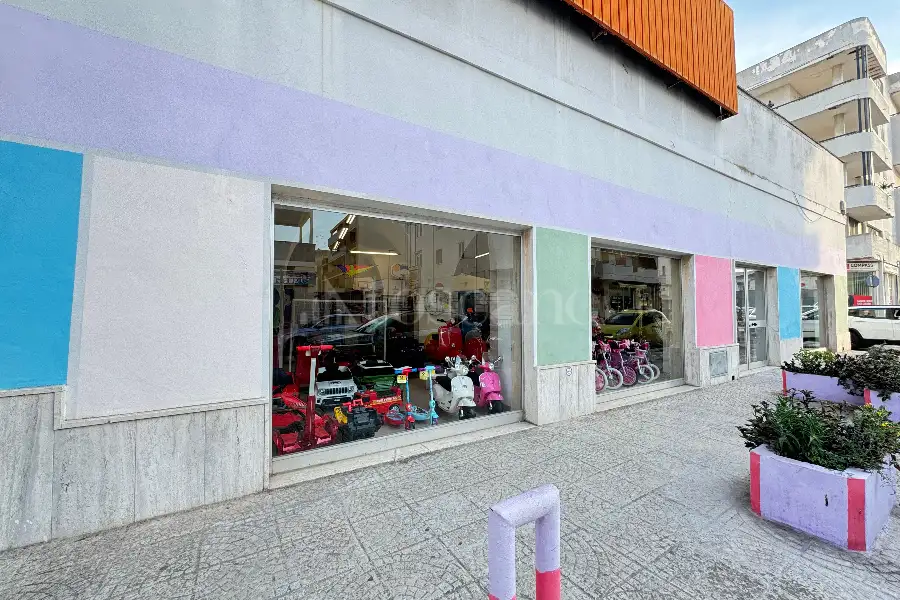 Negozio in vendita di 350 mq a €390.000 (rif. 60/2024)