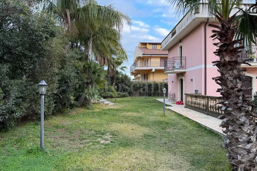 Villa Bifamiliare in vendita di 265 mq a €550.000 (rif. 215/2025)