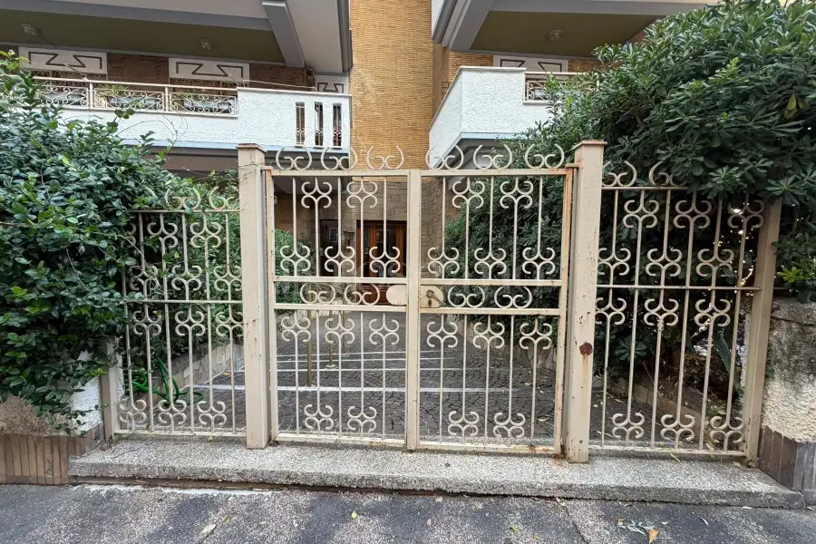 Ufficio in affitto di 90 mq a €1.700 (rif. 63/2026)